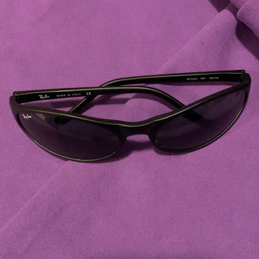 Vintage unisex Black Ray-Ban sunglasses